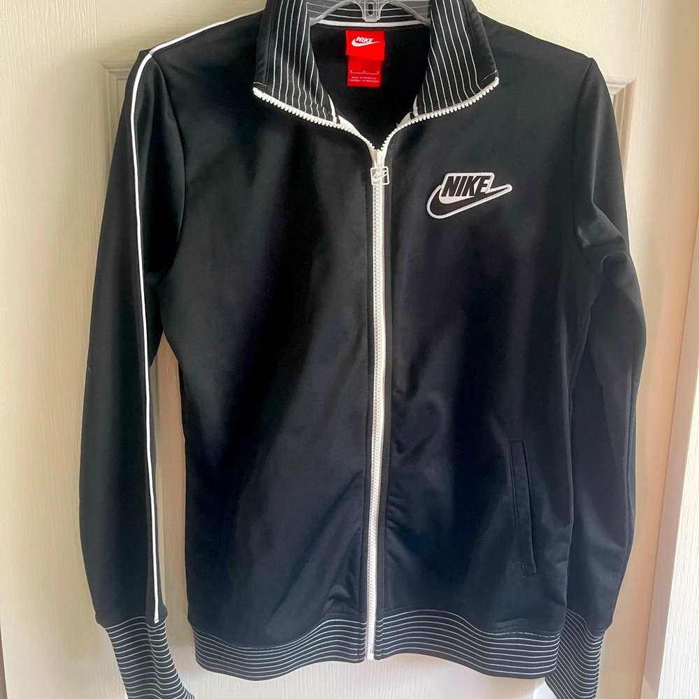 Nike lightweight jacket, with zipper and pockets. Black and white.